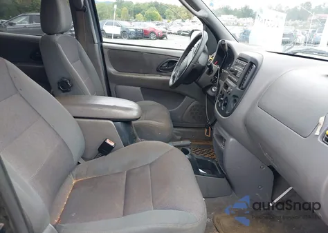 2002 Ford Escape Xlt from USA, damaged, VIN 1FMYU03142KB01170